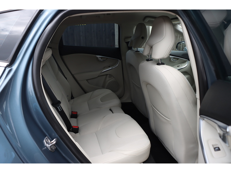 Volvo T4 Se 1.6 Hatchback Automatic Petrol 72-74 Mitcham Road