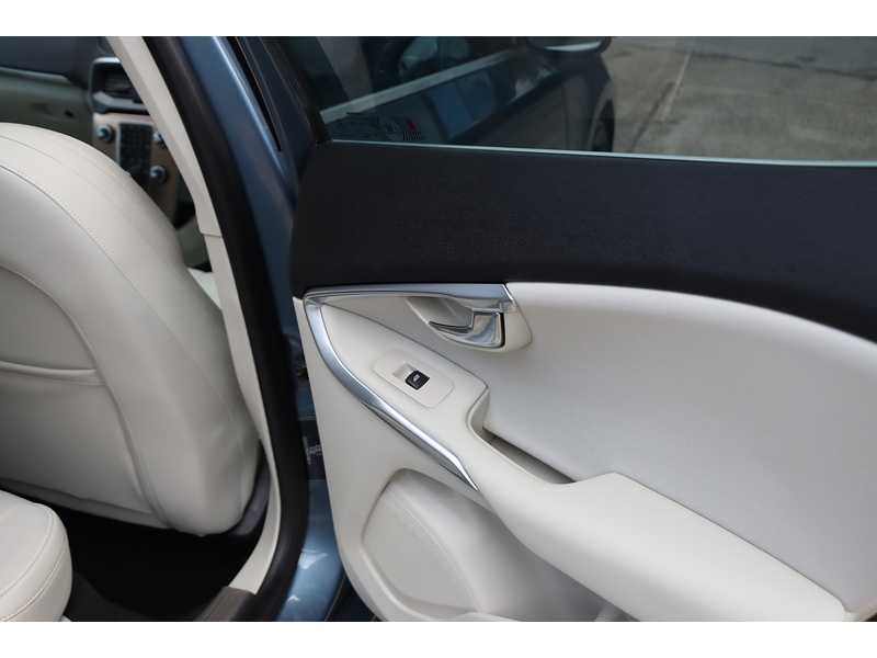 Volvo T4 Se 1.6 Hatchback Automatic Petrol 72-74 Mitcham Road
