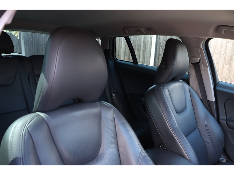 Volvo 3.0 T6 AWD ESTATE AUTO 3000 5dr Estate Automatic Petrol 72-74 Mitcham Road