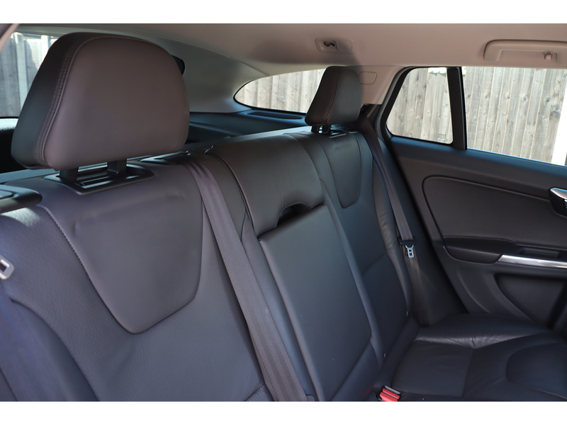 Volvo 3.0 T6 AWD ESTATE AUTO 3000 5dr Estate Automatic Petrol 72-74 Mitcham Road