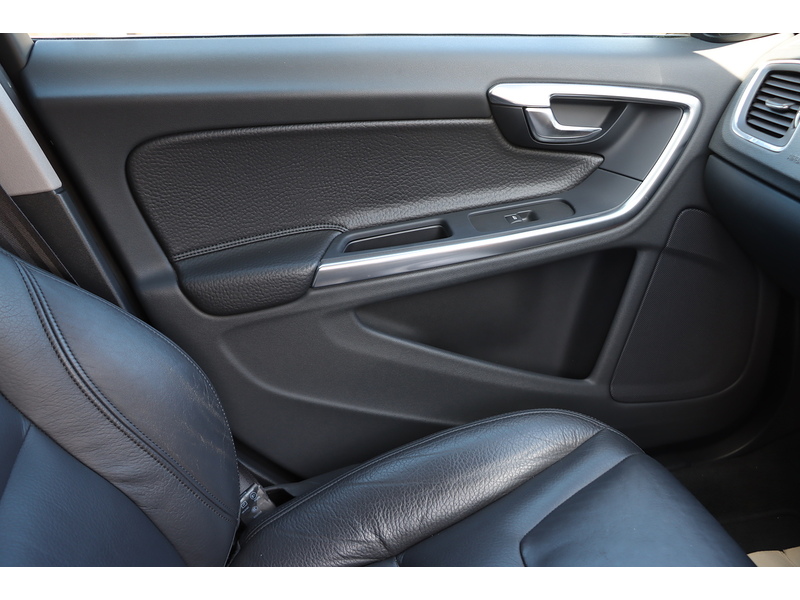 Volvo 3.0 T6 AWD ESTATE AUTO 3000 5dr Estate Automatic Petrol 72-74 Mitcham Road