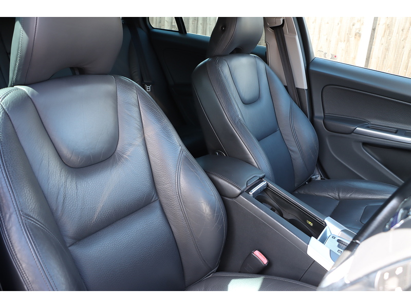 Volvo 3.0 T6 AWD ESTATE AUTO 3000 5dr Estate Automatic Petrol 72-74 Mitcham Road