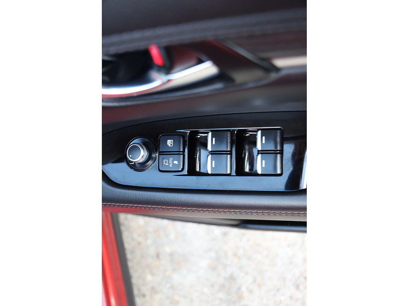 Mazda 2.0 SKYACTIV-G SPORT SUV 5DR PETROL MANUAL SUNROOF HEATED SEATS SAT NAV BLUETOOTH APPLE CARPLAY REAR CAMERA PARKING AIDS JUST 1 OWNER 36000 MILES SH 72-74 Mitcham Road