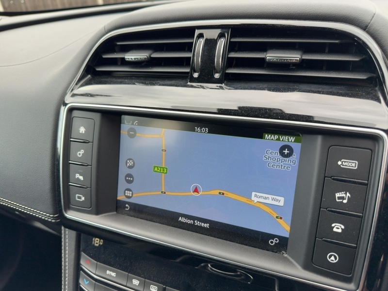 Jaguar 2.0 D180 R-SPORT SUV 5DR DIESEL AWD AUTO SUNROOF HEATED SEATS SAT NAV BLUETOOTH DAB STEREO REAR CAMERA PARKING AIDS JUST 2 OWNERS ONLY 67000 MILES SH 72-74 Mitcham Road