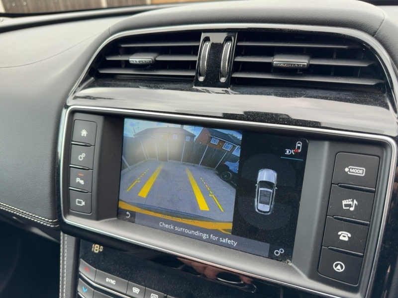 Jaguar 2.0 D180 R-SPORT SUV 5DR DIESEL AWD AUTO SUNROOF HEATED SEATS SAT NAV BLUETOOTH DAB STEREO REAR CAMERA PARKING AIDS JUST 2 OWNERS ONLY 67000 MILES SH 72-74 Mitcham Road