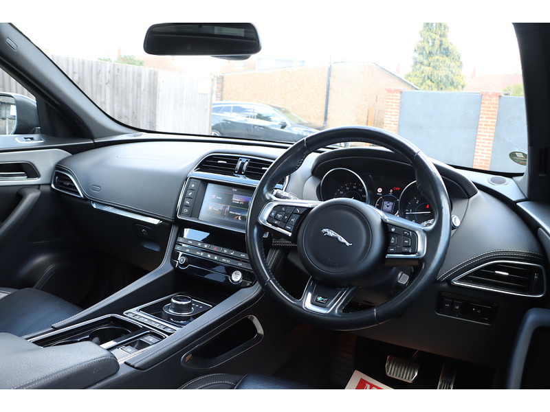 Jaguar 2.0 D180 R-SPORT SUV 5DR DIESEL AWD AUTO SUNROOF HEATED SEATS SAT NAV BLUETOOTH DAB STEREO REAR CAMERA PARKING AIDS JUST 2 OWNERS ONLY 67000 MILES SH 72-74 Mitcham Road