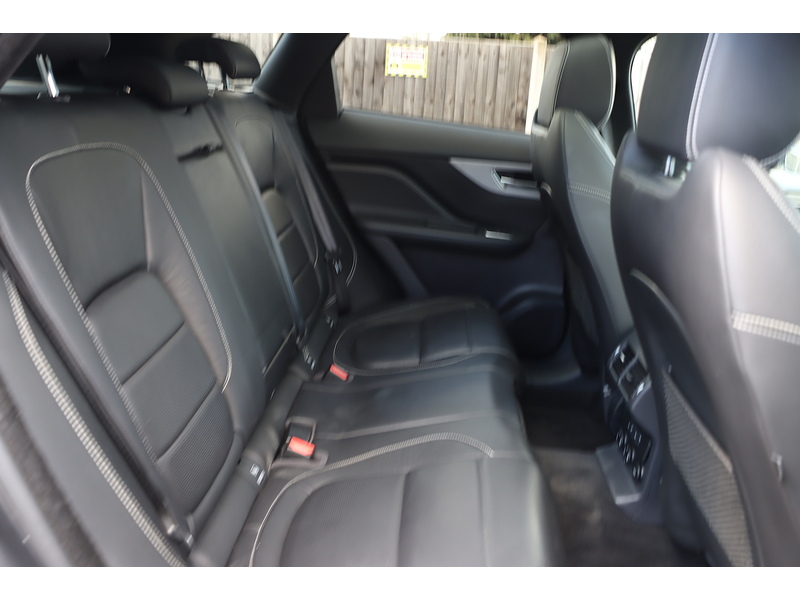Jaguar 2.0 D180 R-SPORT SUV 5DR DIESEL AWD AUTO SUNROOF HEATED SEATS SAT NAV BLUETOOTH DAB STEREO REAR CAMERA PARKING AIDS JUST 2 OWNERS ONLY 67000 MILES SH 72-74 Mitcham Road