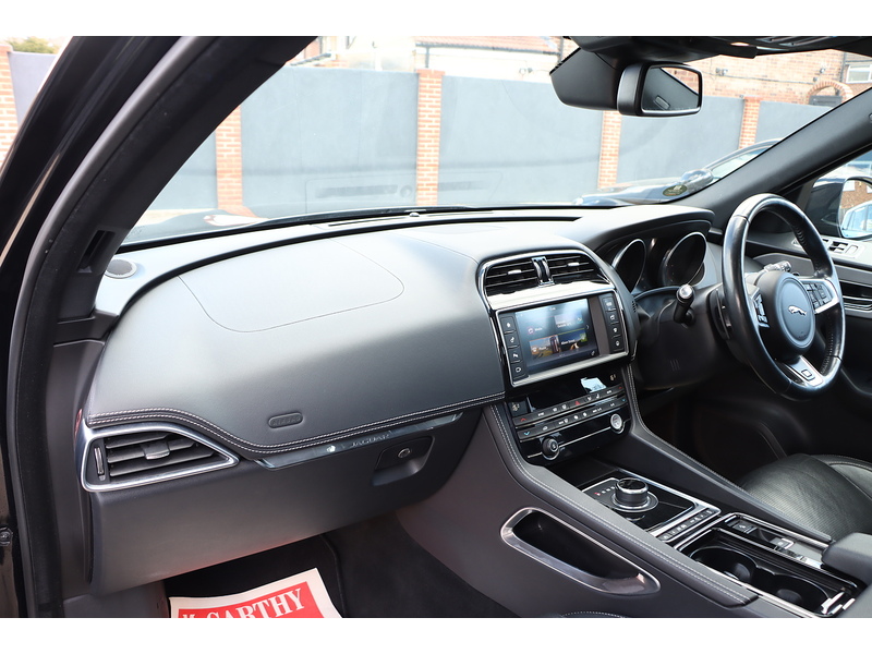 Jaguar 2.0 D180 R-SPORT SUV 5DR DIESEL AWD AUTO SUNROOF HEATED SEATS SAT NAV BLUETOOTH DAB STEREO REAR CAMERA PARKING AIDS JUST 2 OWNERS ONLY 67000 MILES SH 72-74 Mitcham Road