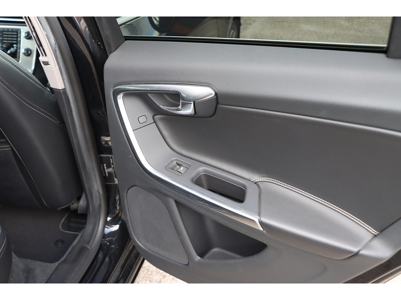 Volvo V60 1.6 T4 5 DOOR ESTATE PETROL AUTO ONLY 45000 MILES 72-74 Mitcham Road