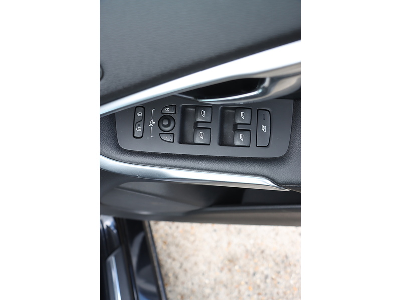 Volvo T4 Se Lux Nav 1.6 Hatchback Automatic Petrol 72-74 Mitcham Road