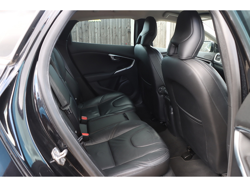 Volvo T4 Se Lux Nav 1.6 Hatchback Automatic Petrol 72-74 Mitcham Road