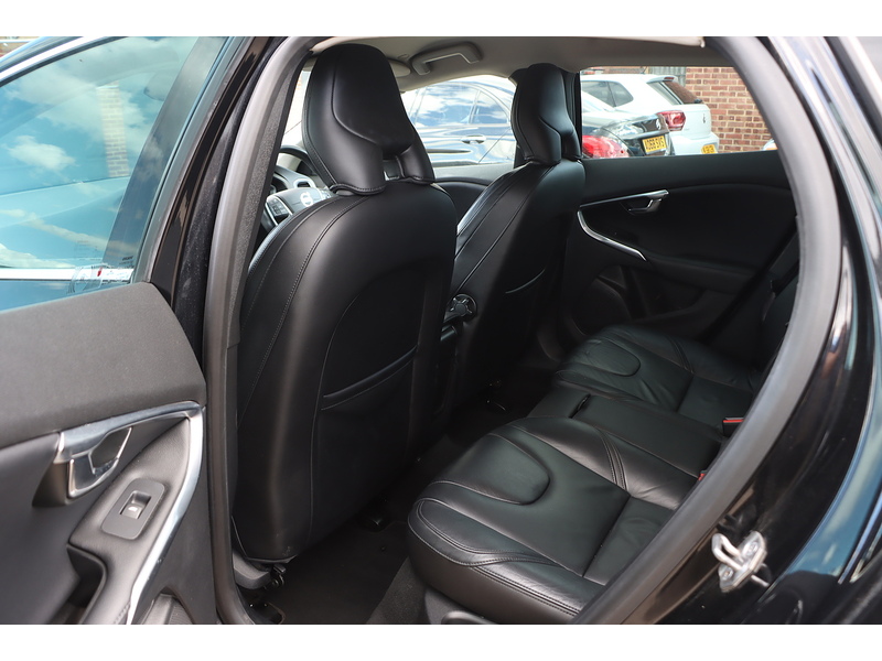 Volvo T4 Se Lux Nav 1.6 Hatchback Automatic Petrol 72-74 Mitcham Road
