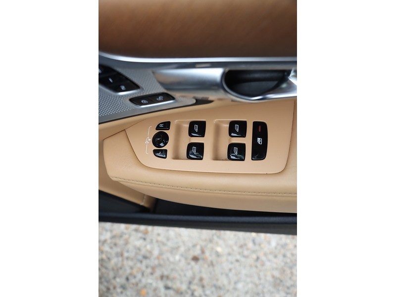 Volvo V90 2.0 T6 AWD Inscription, 320PS twincharged petrol, 8-speed Geartronic Auto Estate PAN ROOF VERY HIGH SPEC 72-74 Mitcham Road