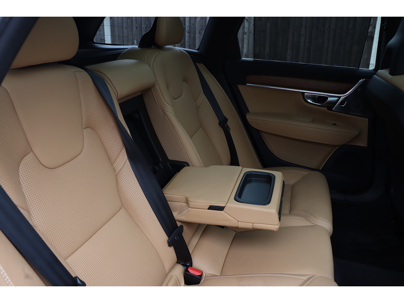 Volvo V90 2.0 T6 AWD Inscription, 320PS twincharged petrol, 8-speed Geartronic Auto Estate PAN ROOF VERY HIGH SPEC 72-74 Mitcham Road