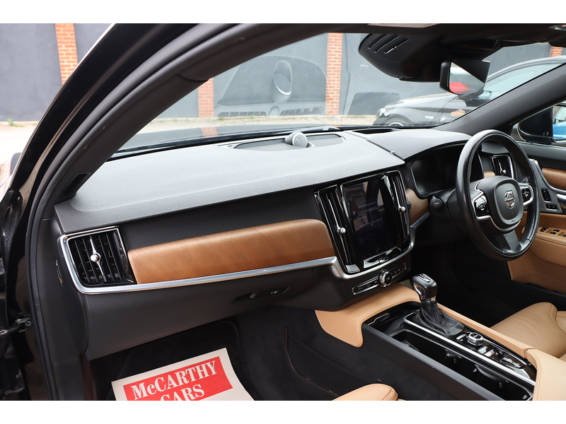 Volvo V90 2.0 T6 AWD Inscription, 320PS twincharged petrol, 8-speed Geartronic Auto Estate PAN ROOF VERY HIGH SPEC 72-74 Mitcham Road