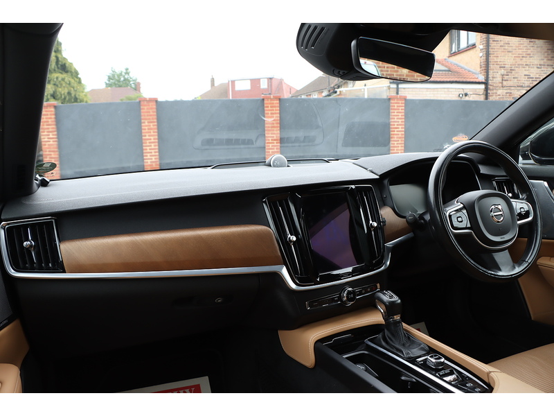 Volvo V90 2.0 T6 AWD Inscription, 320PS twincharged petrol, 8-speed Geartronic Auto Estate PAN ROOF VERY HIGH SPEC 72-74 Mitcham Road