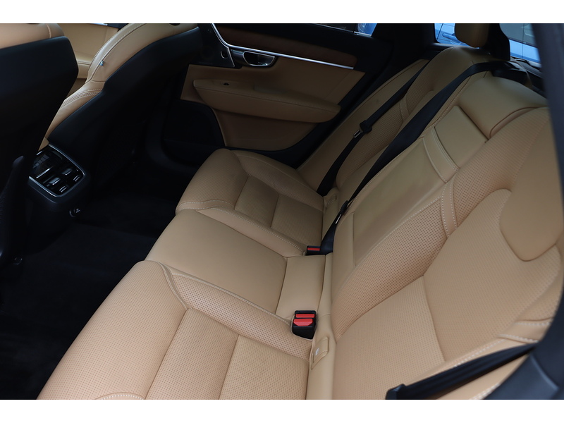 Volvo V90 2.0 T6 AWD Inscription, 320PS twincharged petrol, 8-speed Geartronic Auto Estate PAN ROOF VERY HIGH SPEC 72-74 Mitcham Road
