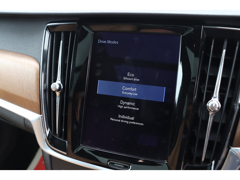 Volvo V90 2.0 T6 AWD Inscription, 320PS twincharged petrol, 8-speed Geartronic Auto Estate PAN ROOF VERY HIGH SPEC 72-74 Mitcham Road