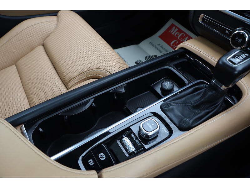 Volvo V90 2.0 T6 AWD Inscription, 320PS twincharged petrol, 8-speed Geartronic Auto Estate PAN ROOF VERY HIGH SPEC 72-74 Mitcham Road