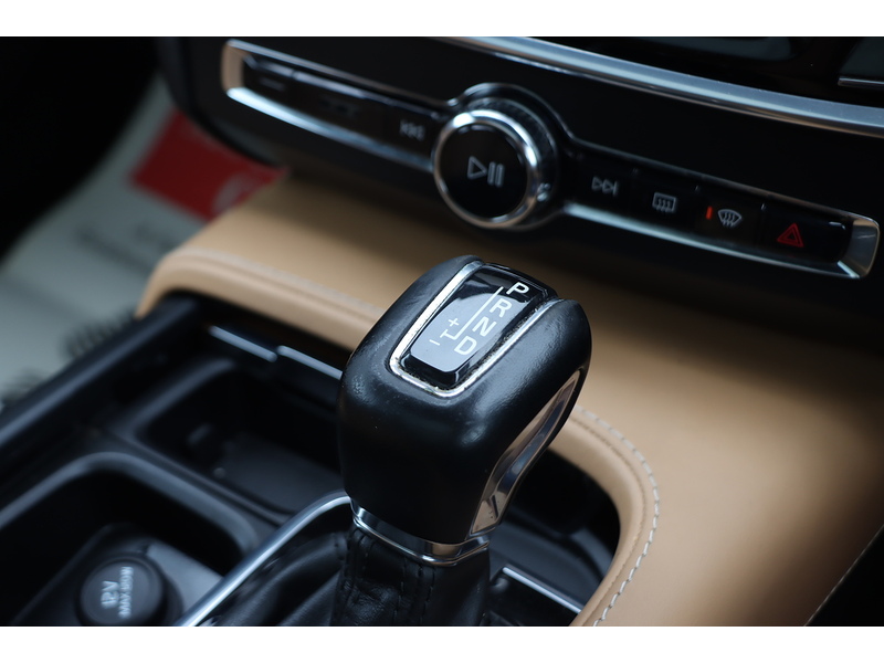 Volvo V90 2.0 T6 AWD Inscription, 320PS twincharged petrol, 8-speed Geartronic Auto Estate PAN ROOF VERY HIGH SPEC 72-74 Mitcham Road
