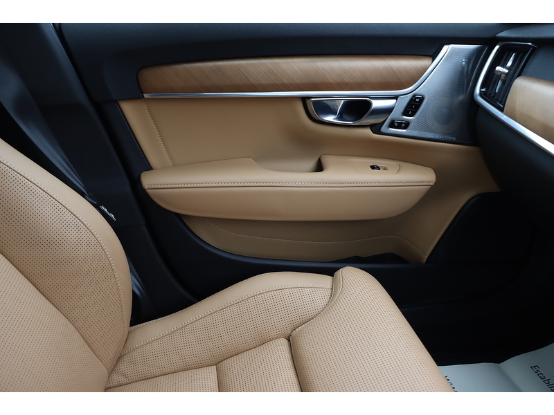 Volvo V90 2.0 T6 AWD Inscription, 320PS twincharged petrol, 8-speed Geartronic Auto Estate PAN ROOF VERY HIGH SPEC 72-74 Mitcham Road