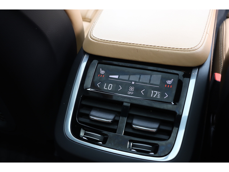Volvo V90 2.0 T6 AWD Inscription, 320PS twincharged petrol, 8-speed Geartronic Auto Estate PAN ROOF VERY HIGH SPEC 72-74 Mitcham Road