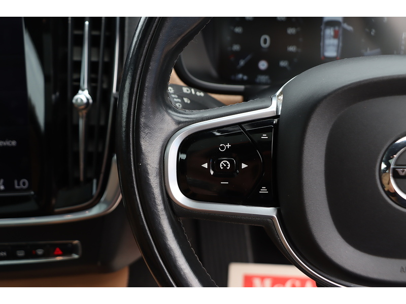 Volvo V90 2.0 T6 AWD Inscription, 320PS twincharged petrol, 8-speed Geartronic Auto Estate PAN ROOF VERY HIGH SPEC 72-74 Mitcham Road