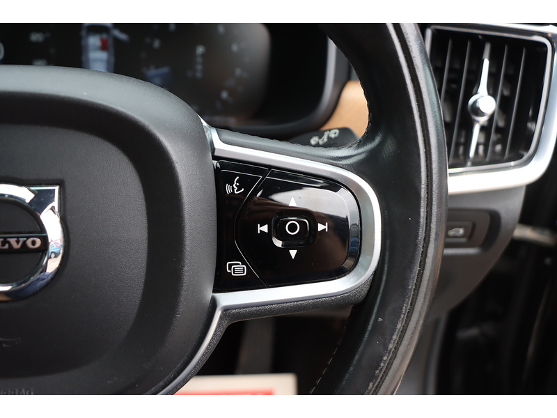 Volvo V90 2.0 T6 AWD Inscription, 320PS twincharged petrol, 8-speed Geartronic Auto Estate PAN ROOF VERY HIGH SPEC 72-74 Mitcham Road