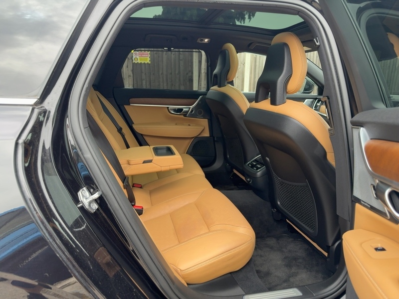 Volvo V90 2.0 T6 AWD Inscription, 320PS twincharged petrol, 8-speed Geartronic Auto Estate PAN ROOF VERY HIGH SPEC 72-74 Mitcham Road