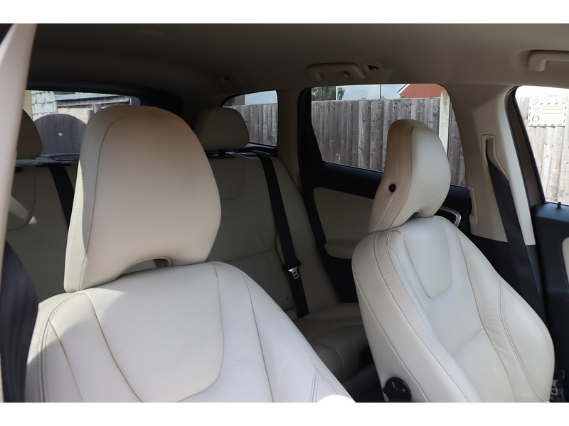 Volvo T5 Se 2.0 Estate Automatic Petrol 72-74 Mitcham Road