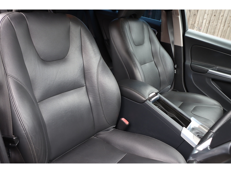 Volvo 2.0 T5 [245] SE LUX ESTATE 5 DOOR PETROL AUTO NO ULEZ CHARGE 72-74 Mitcham Road