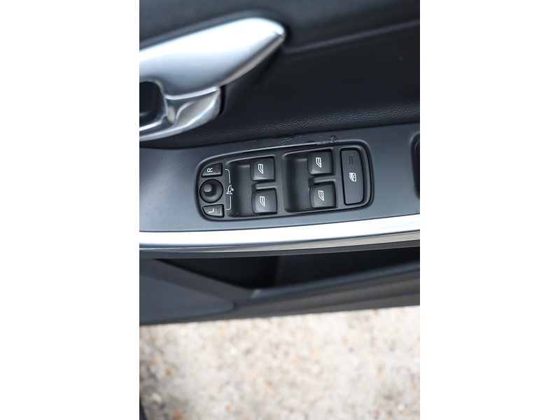Volvo 2.0 T5 [245] SE LUX ESTATE 5 DOOR PETROL AUTO NO ULEZ CHARGE 72-74 Mitcham Road