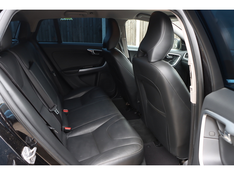 Volvo 2.0 T5 [245] SE LUX ESTATE 5 DOOR PETROL AUTO NO ULEZ CHARGE 72-74 Mitcham Road