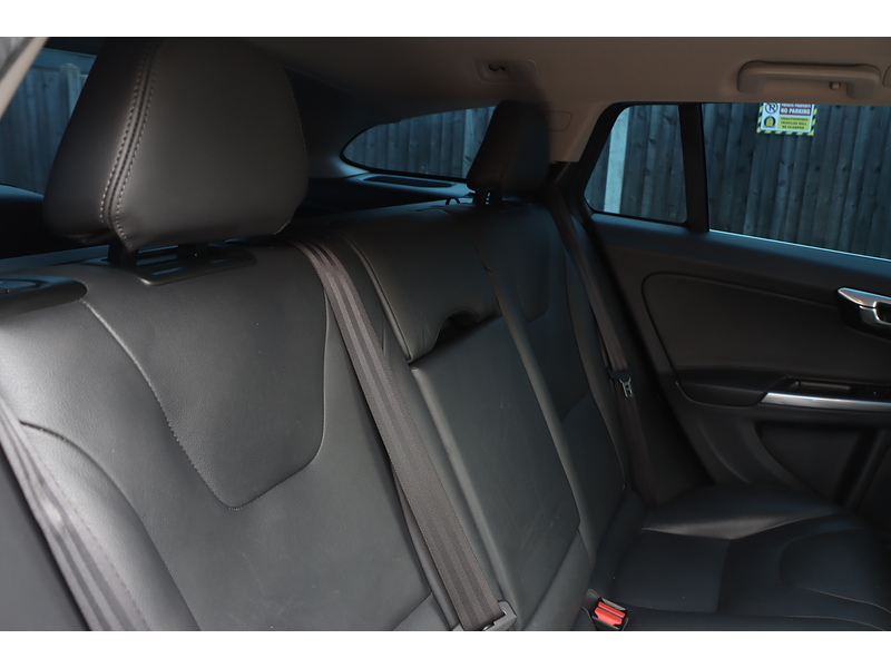 Volvo 2.0 T5 [245] SE LUX ESTATE 5 DOOR PETROL AUTO NO ULEZ CHARGE 72-74 Mitcham Road
