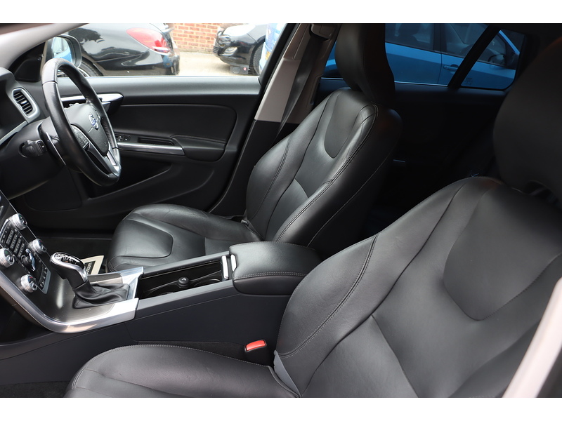 Volvo 2.0 T5 [245] SE LUX ESTATE 5 DOOR PETROL AUTO NO ULEZ CHARGE 72-74 Mitcham Road