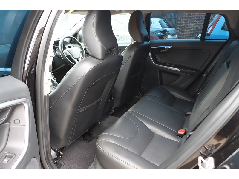 Volvo 2.0 T5 [245] SE LUX ESTATE 5 DOOR PETROL AUTO NO ULEZ CHARGE 72-74 Mitcham Road