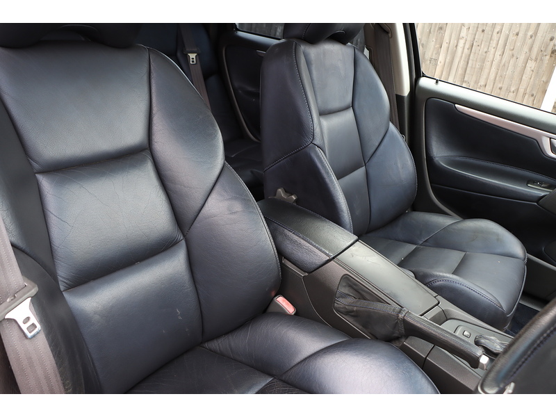 Volvo Volvo V70 R 2.5T AWD 300BHP Auto Estate - Just 42,000 Miles 72-74 Mitcham Road