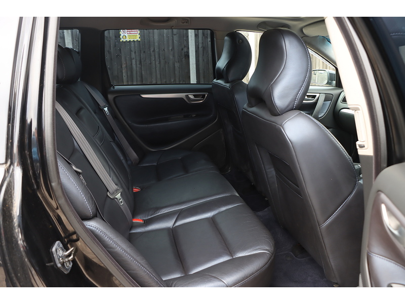 Volvo Volvo V70 R 2.5T AWD 300BHP Auto Estate - Just 42,000 Miles 72-74 Mitcham Road