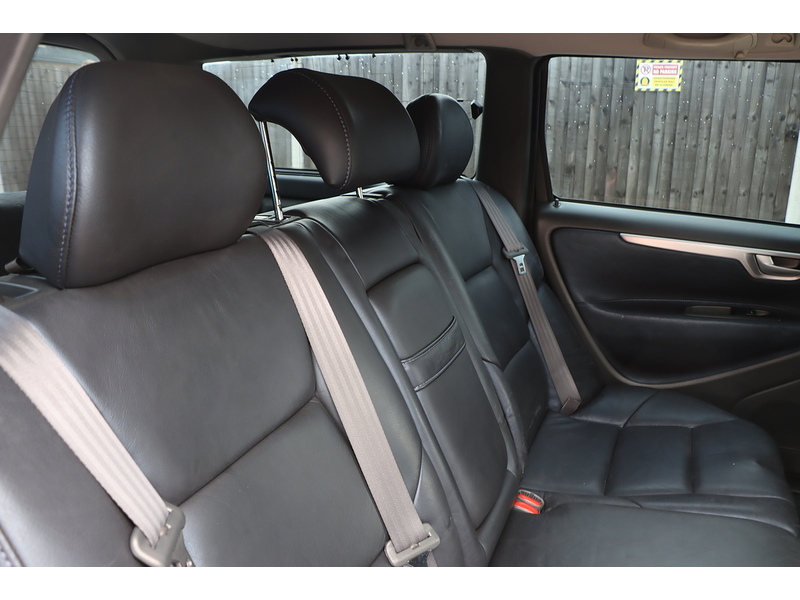 Volvo Volvo V70 R 2.5T AWD 300BHP Auto Estate - Just 42,000 Miles 72-74 Mitcham Road