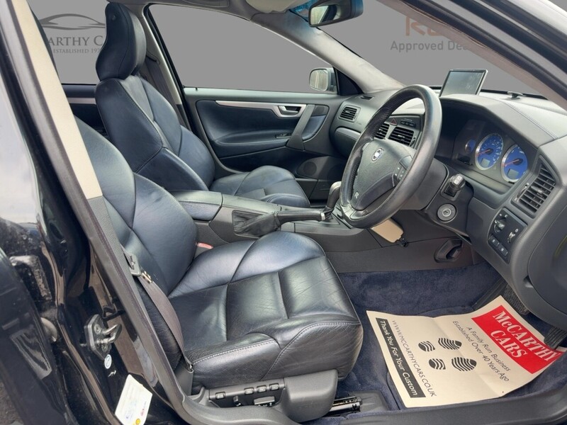 Volvo Volvo V70 R 2.5T AWD 300BHP Auto Estate - Just 42,000 Miles 72-74 Mitcham Road