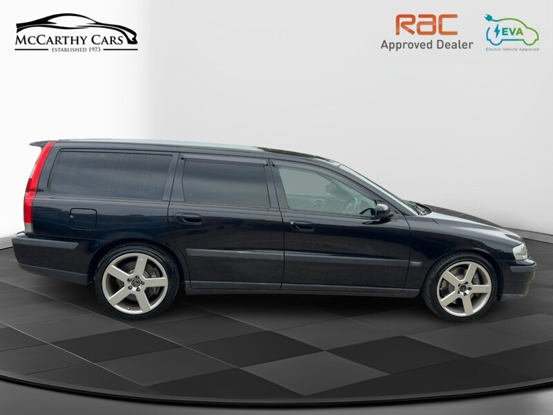 Volvo Volvo V70 R 2.5T AWD 300BHP Auto Estate - Just 42,000 Miles 72-74 Mitcham Road
