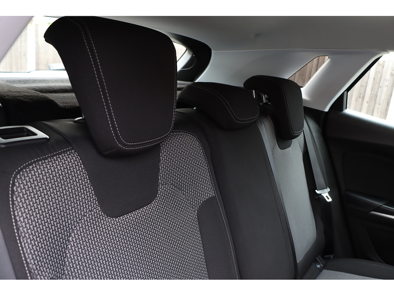 Vauxhall 1.2 TURBO GPF SE SUV 5DR PETROL MANUAL SAT NAV BLUETOOTH DAB STEREO APPLE CARPLAY PARKING AIDS JUST 1 OWNER FROM NEW ONLY 38000 MILES FSH 5 SERVICES 72-74 Mitcham Road