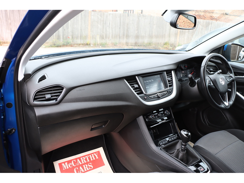 Vauxhall 1.2 TURBO GPF SE SUV 5DR PETROL MANUAL SAT NAV BLUETOOTH DAB STEREO APPLE CARPLAY PARKING AIDS JUST 1 OWNER FROM NEW ONLY 38000 MILES FSH 5 SERVICES 72-74 Mitcham Road