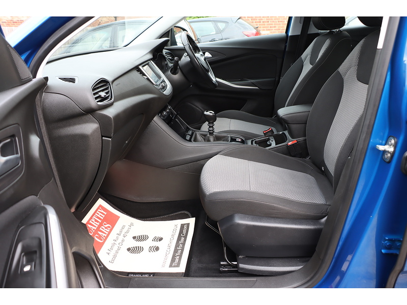 Vauxhall 1.2 TURBO GPF SE SUV 5DR PETROL MANUAL SAT NAV BLUETOOTH DAB STEREO APPLE CARPLAY PARKING AIDS JUST 1 OWNER FROM NEW ONLY 38000 MILES FSH 5 SERVICES 72-74 Mitcham Road