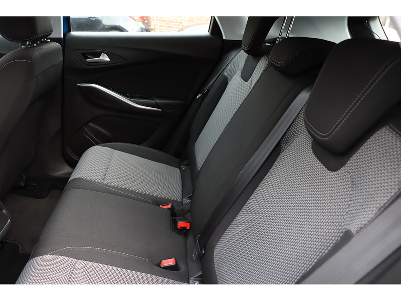 Vauxhall 1.2 TURBO GPF SE SUV 5DR PETROL MANUAL SAT NAV BLUETOOTH DAB STEREO APPLE CARPLAY PARKING AIDS JUST 1 OWNER FROM NEW ONLY 38000 MILES FSH 5 SERVICES 72-74 Mitcham Road