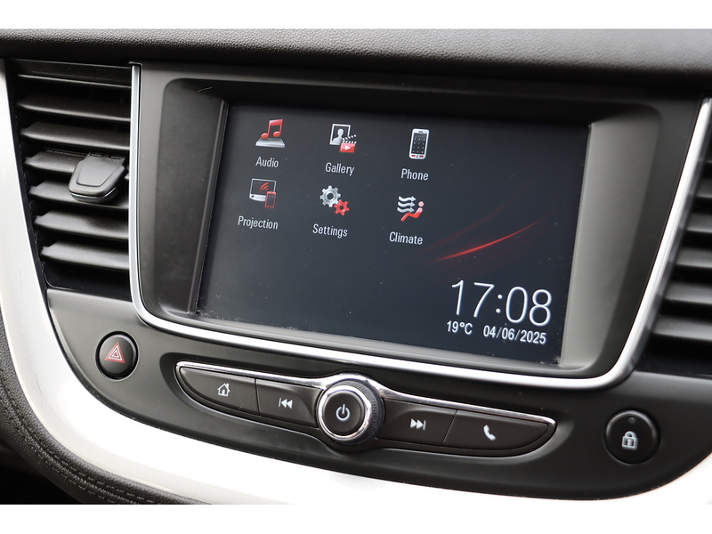 Vauxhall 1.2 TURBO GPF SE SUV 5DR PETROL MANUAL SAT NAV BLUETOOTH DAB STEREO APPLE CARPLAY PARKING AIDS JUST 1 OWNER FROM NEW ONLY 38000 MILES FSH 5 SERVICES 72-74 Mitcham Road