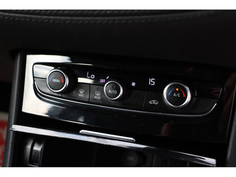 Vauxhall 1.2 TURBO GPF SE SUV 5DR PETROL MANUAL SAT NAV BLUETOOTH DAB STEREO APPLE CARPLAY PARKING AIDS JUST 1 OWNER FROM NEW ONLY 38000 MILES FSH 5 SERVICES 72-74 Mitcham Road