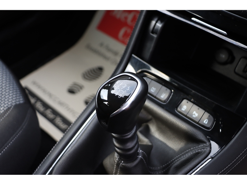 Vauxhall 1.2 TURBO GPF SE SUV 5DR PETROL MANUAL SAT NAV BLUETOOTH DAB STEREO APPLE CARPLAY PARKING AIDS JUST 1 OWNER FROM NEW ONLY 38000 MILES FSH 5 SERVICES 72-74 Mitcham Road