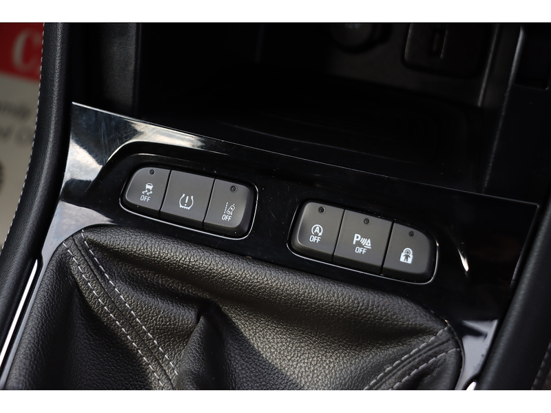 Vauxhall 1.2 TURBO GPF SE SUV 5DR PETROL MANUAL SAT NAV BLUETOOTH DAB STEREO APPLE CARPLAY PARKING AIDS JUST 1 OWNER FROM NEW ONLY 38000 MILES FSH 5 SERVICES 72-74 Mitcham Road