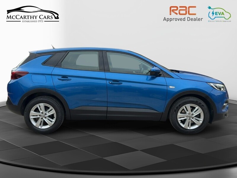 Vauxhall 1.2 TURBO GPF SE SUV 5DR PETROL MANUAL SAT NAV BLUETOOTH DAB STEREO APPLE CARPLAY PARKING AIDS JUST 1 OWNER FROM NEW ONLY 38000 MILES FSH 5 SERVICES 72-74 Mitcham Road